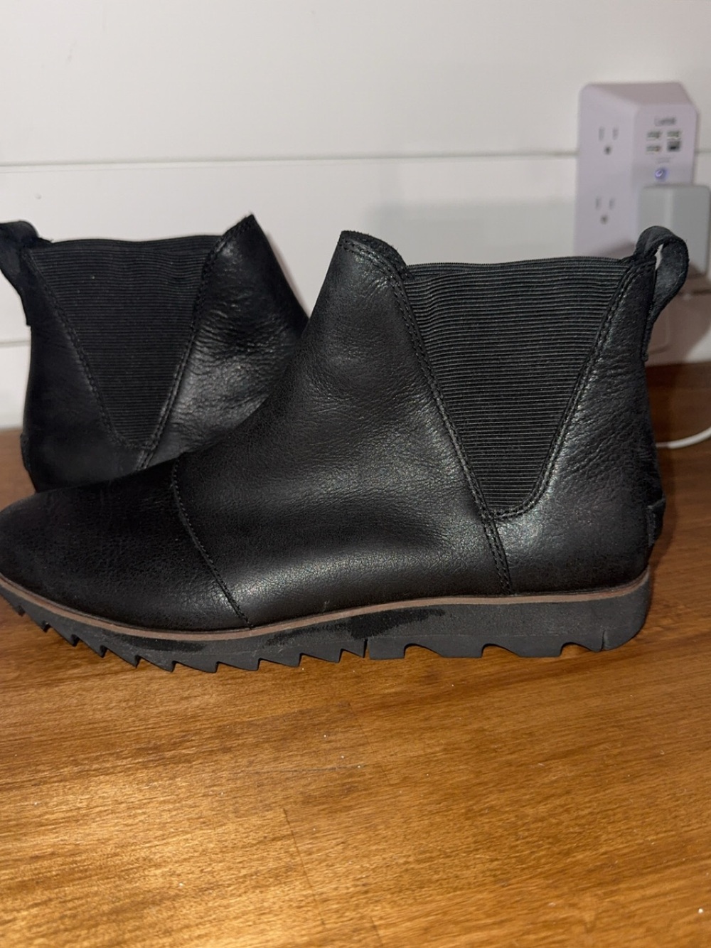 Sorel Women's Black Leather Chelsea Ankle Boots 9